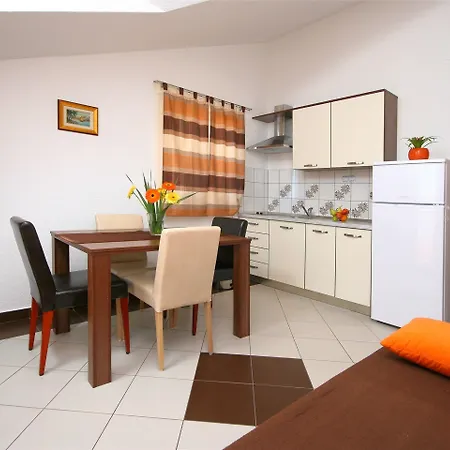 Kaja - Right Next To The Apartman Trogir