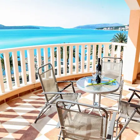 Kaja - Right Next To The Appartement Trogir