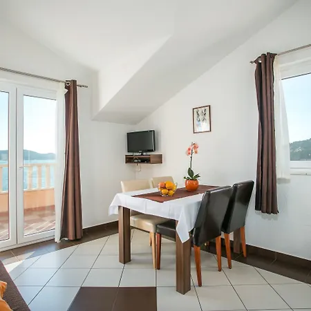 Kaja - Right Next To The Appartement Trogir