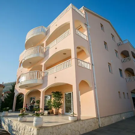 Appartement Kaja - Right Next To The