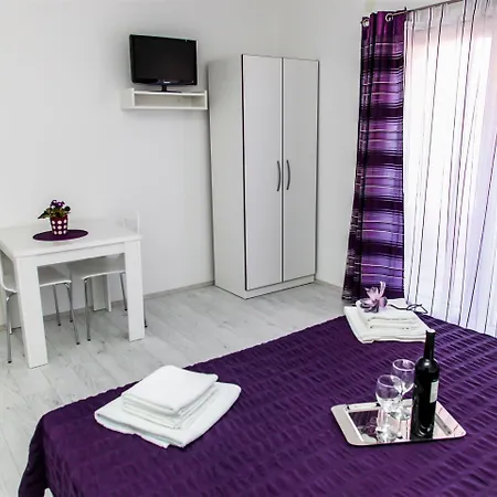 Apartment Kaja - Right Next To The *