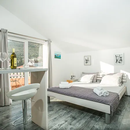 Kaja - Right Next To The Apartment *