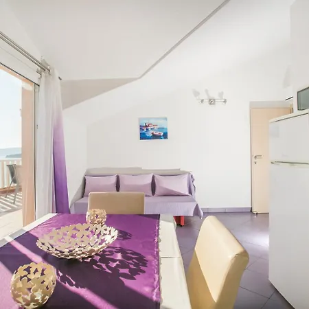 Apartment Kaja - Right Next To The Trogir