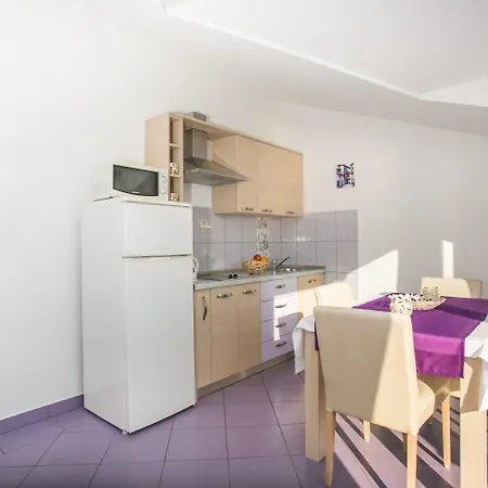 Apartment Kaja - Right Next To The *