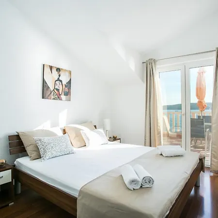 Kaja - Right Next To The Apartment Trogir