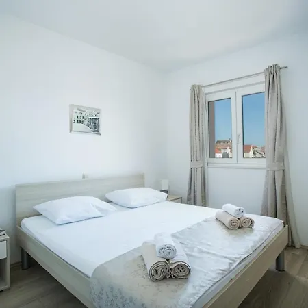 Kaja - Right Next To The Apartment Trogir