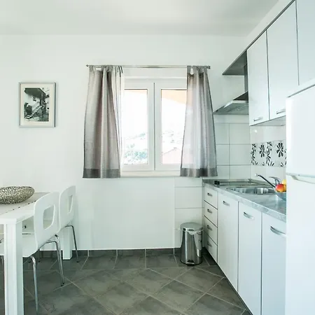 Apartment Kaja - Right Next To The *
