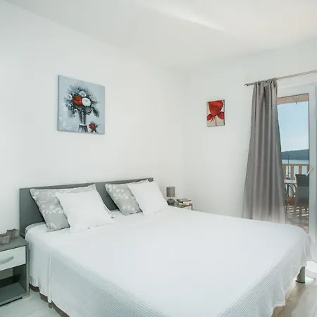 Apartment Kaja - Right Next To The Trogir