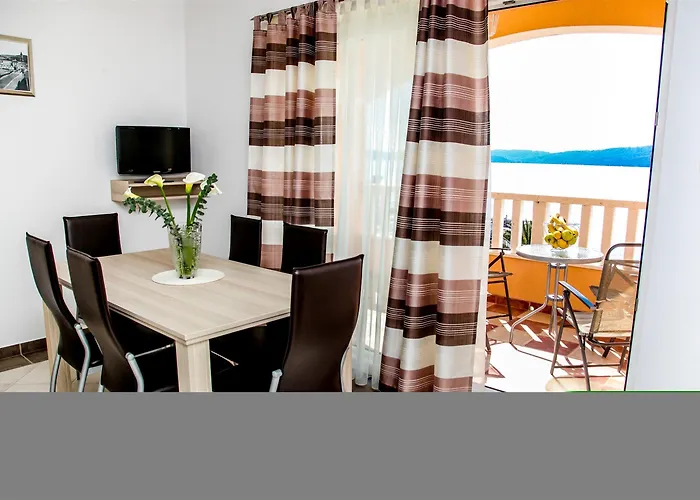 Kaja - Right Next To The Apartament Trogir