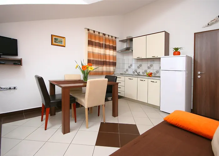 Kaja - Right Next To The Apartament Trogir