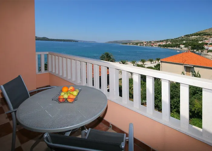 Kaja - Right Next To The Apartament Trogir