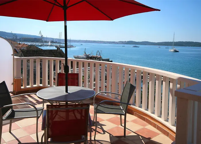 Kaja - Right Next To The Daire Trogir