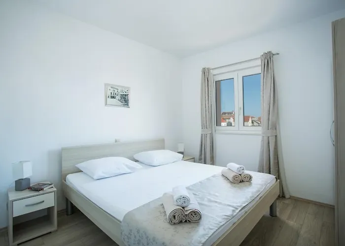 Kaja - Right Next To The Apartament Trogir